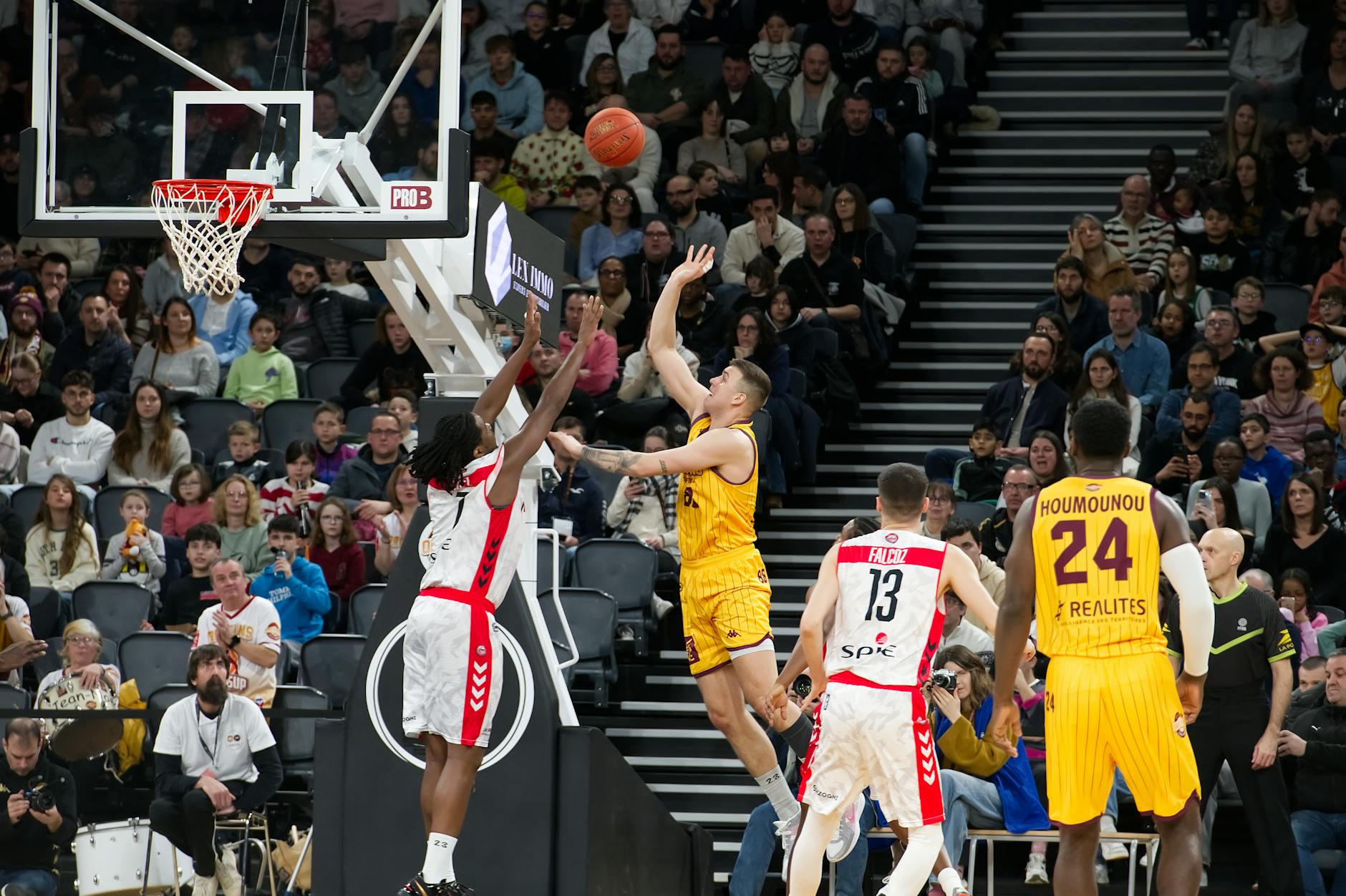 Before the Buzzer-Beater, There Was Just a Guy With a Bell